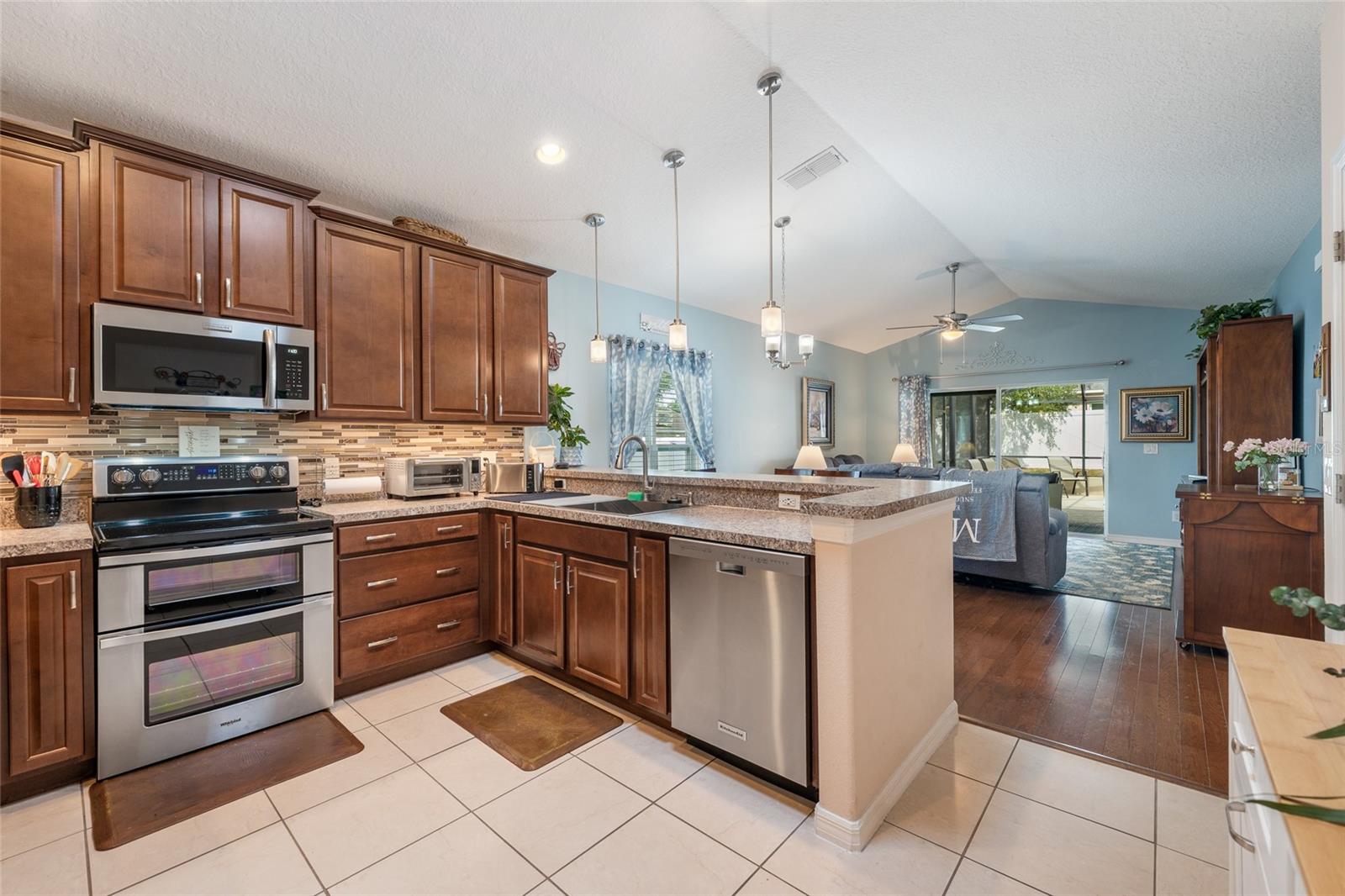 10226 Lenox St Property Photo 4
