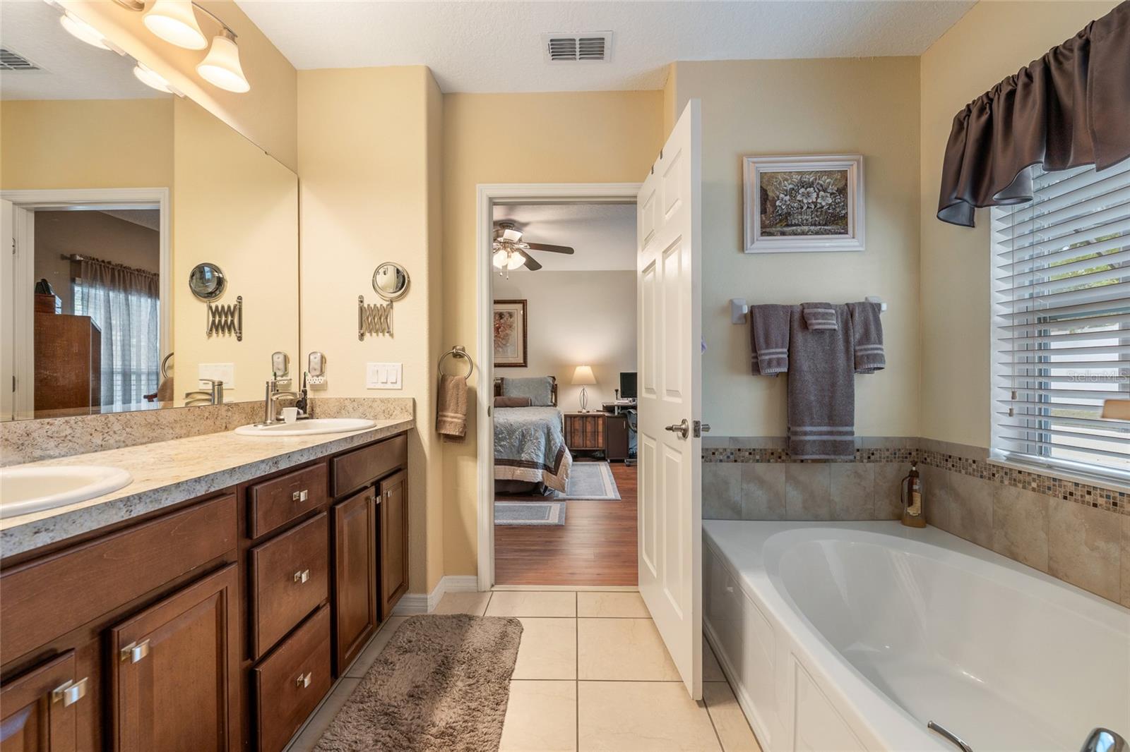 10226 Lenox St Property Photo 22