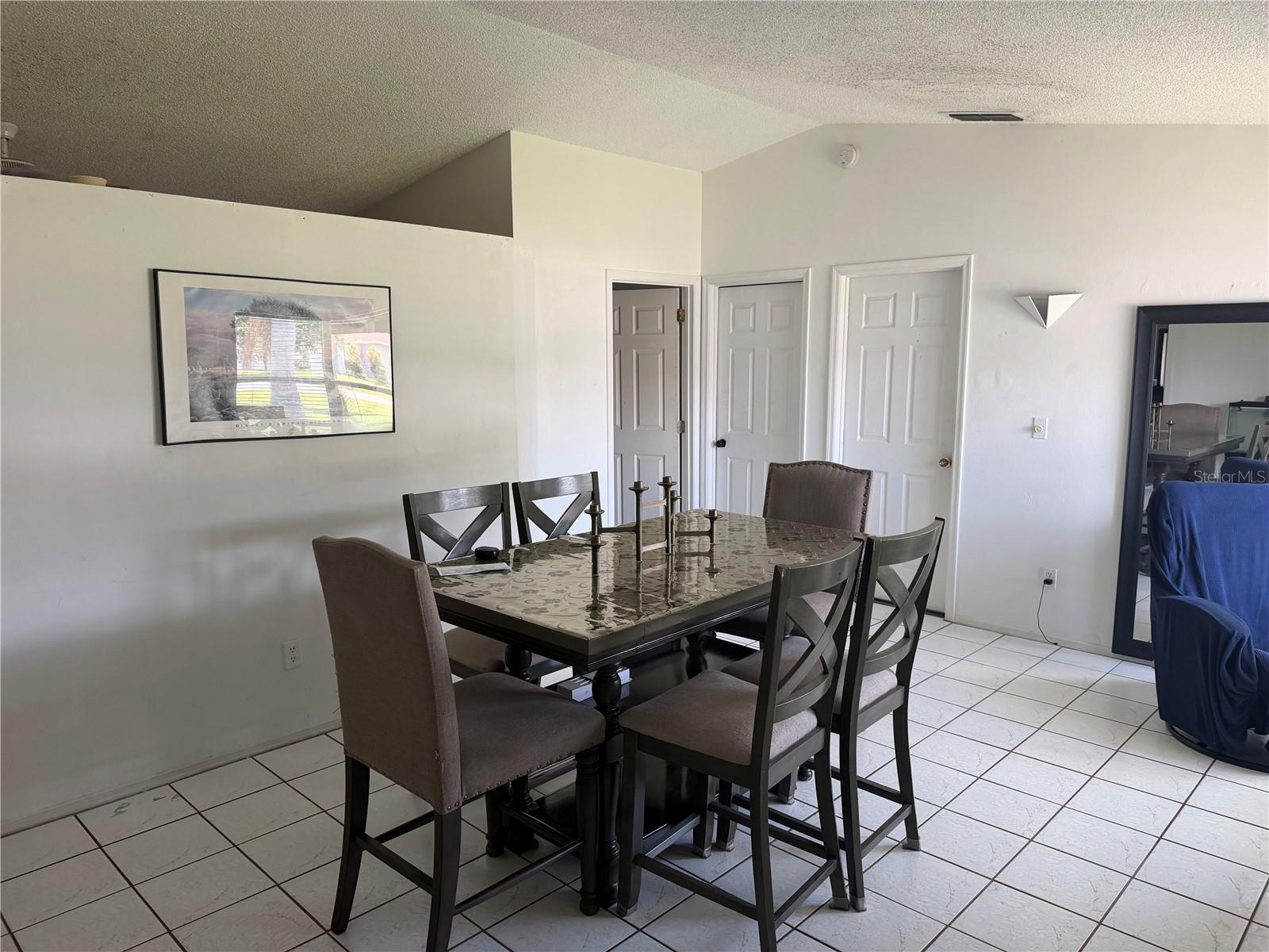 1127 Gardanne Ct Property Photo 4