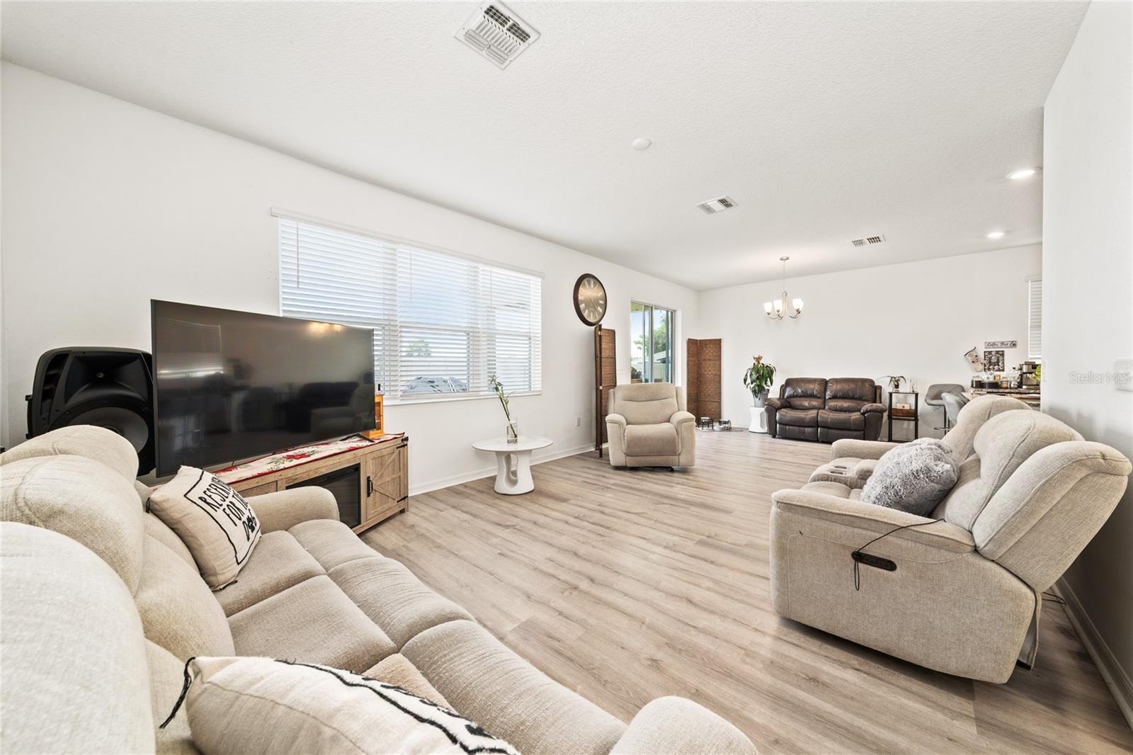 211 Ash Way Property Photo 15