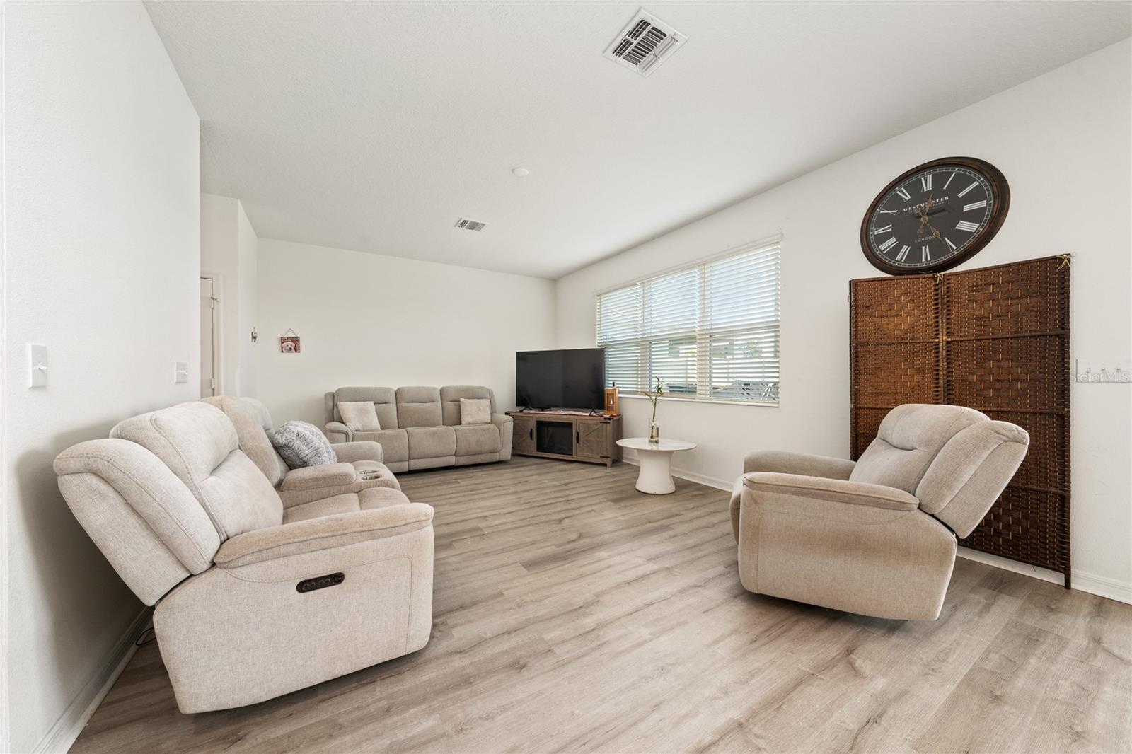 211 Ash Way Property Photo 16