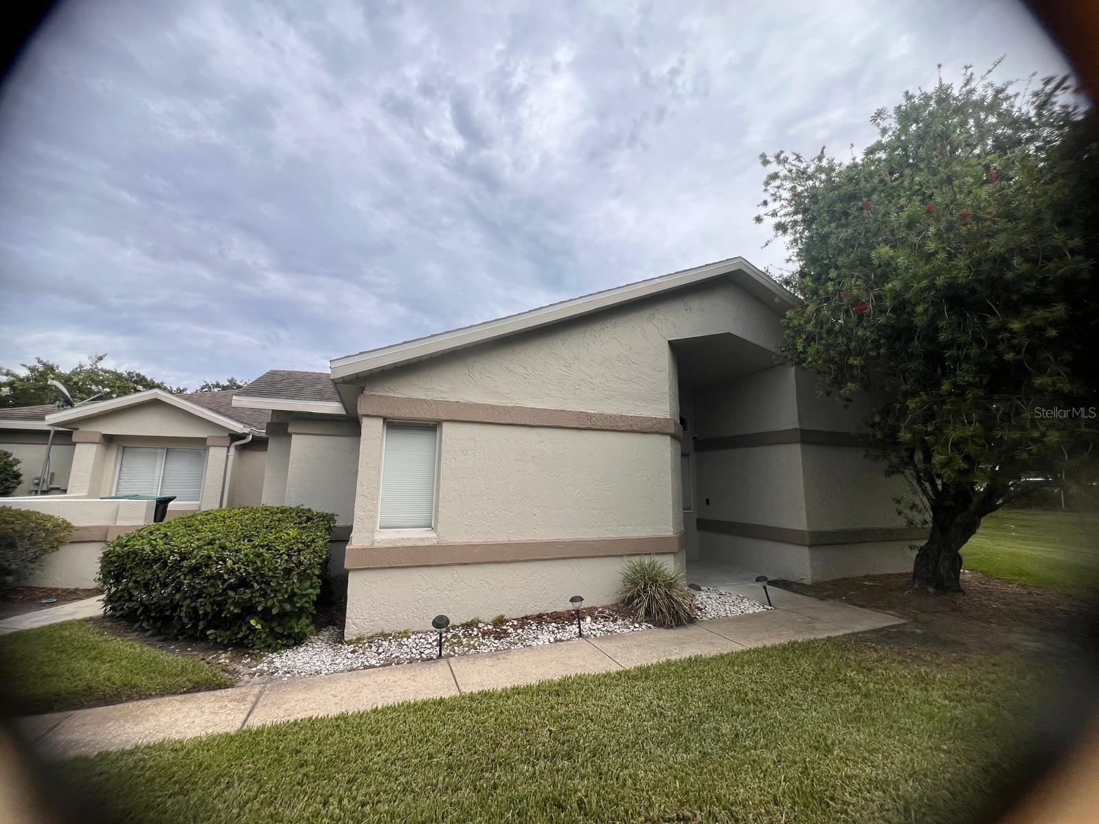 535 Azinger Cir #16 Property Photo 4