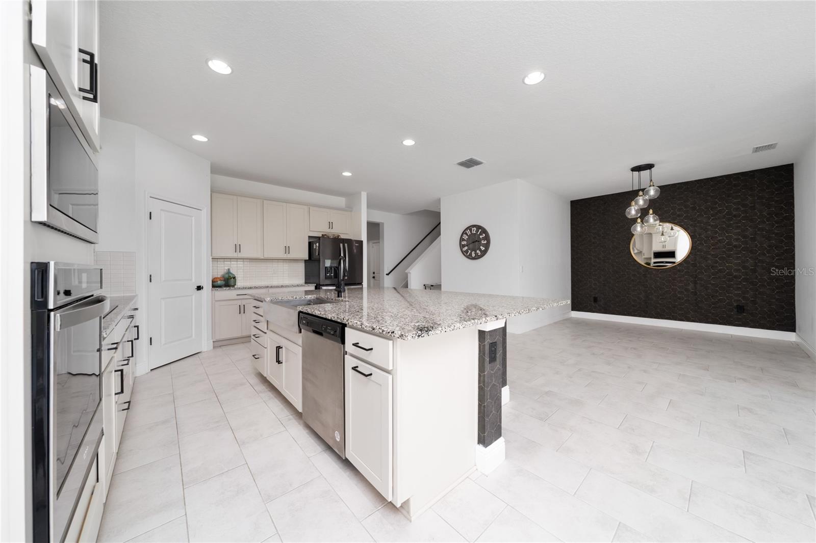 2591 Seagirt Way Property Photo 10