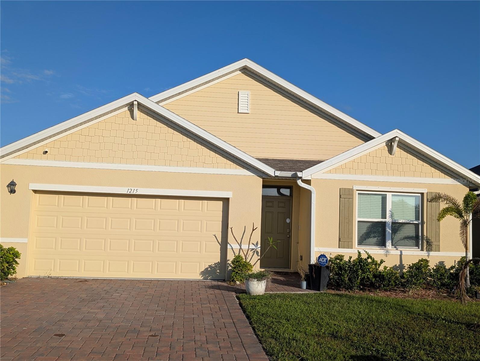 1215 Dugan Cir Se Property Photo 1
