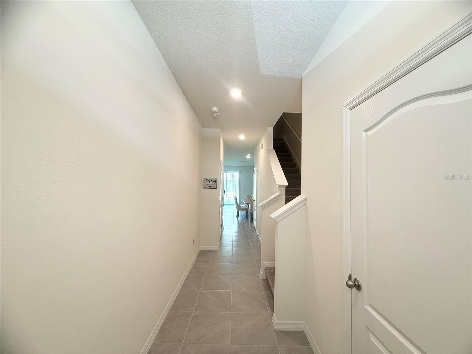 1503 Isleta Loop Property Photo 3