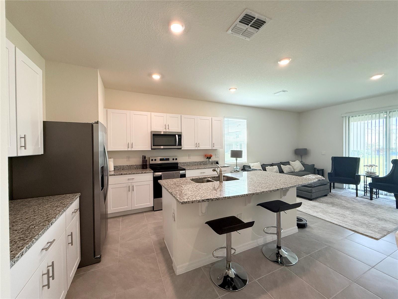 1503 Isleta Loop Property Photo 5