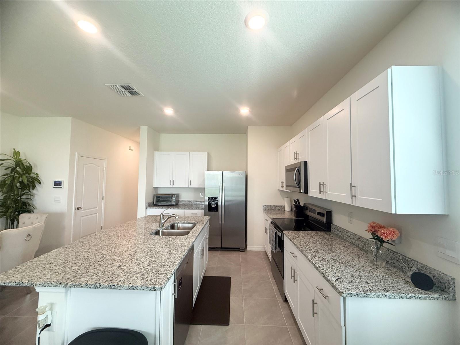 1503 Isleta Loop Property Photo 8
