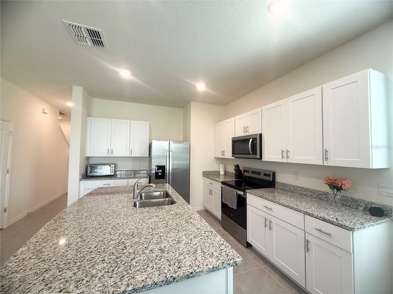 1503 Isleta Loop Property Photo 9