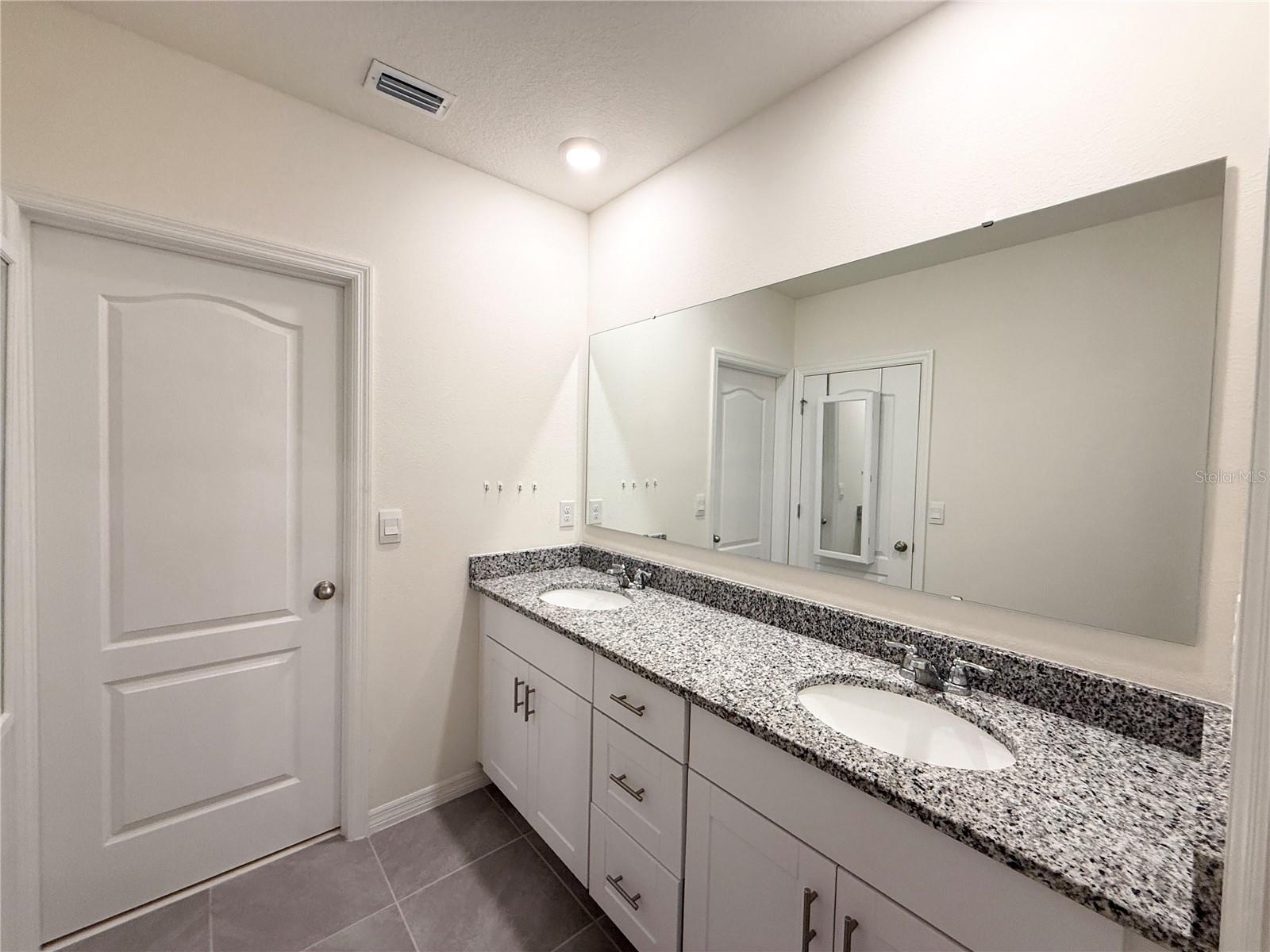 1503 Isleta Loop Property Photo 22