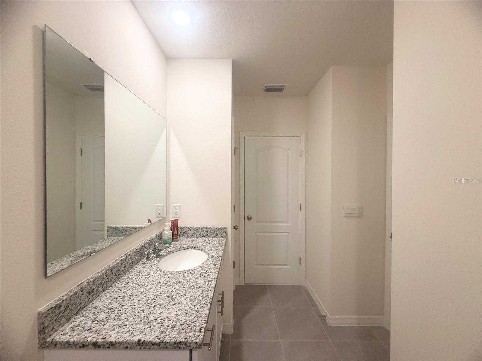 1503 Isleta Loop Property Photo 29
