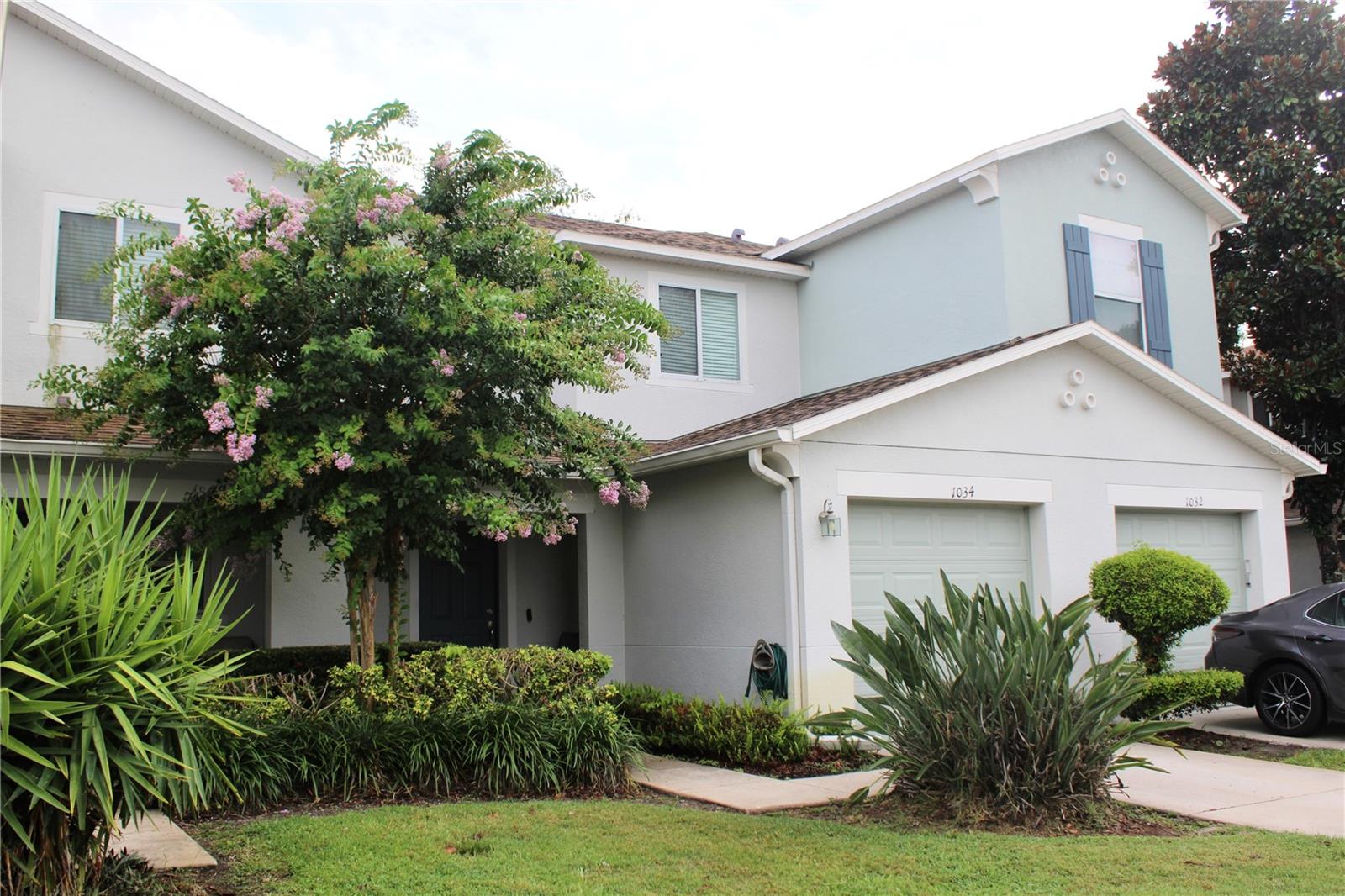 1034 Chalcedony St Property Photo 2
