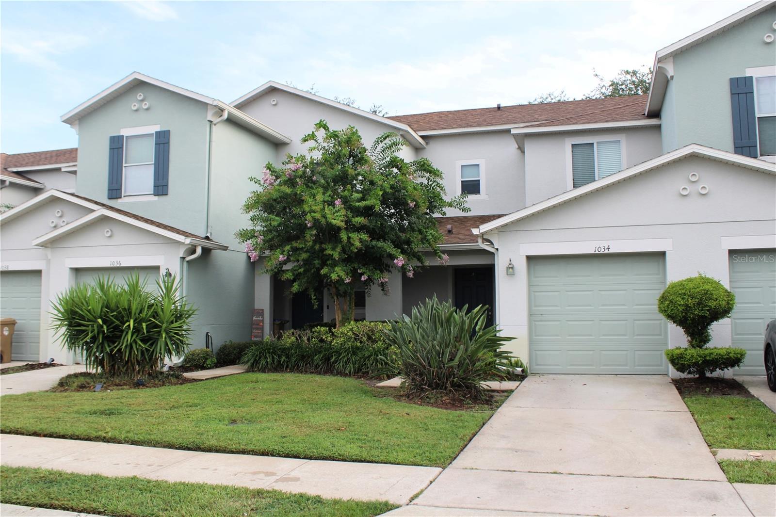1034 Chalcedony St Property Photo 3