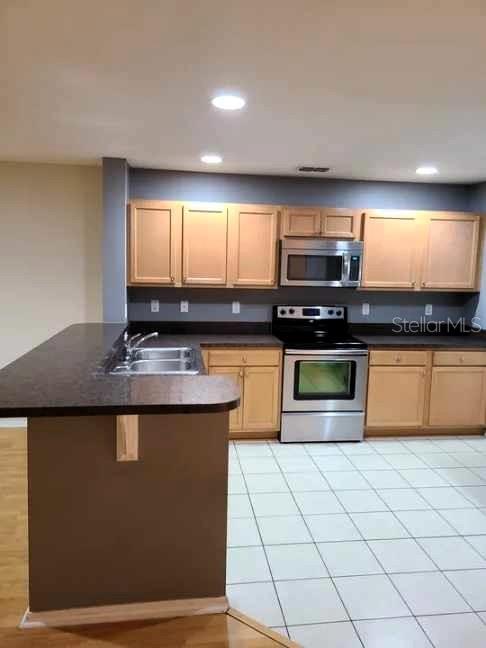 1034 Chalcedony St Property Photo 6
