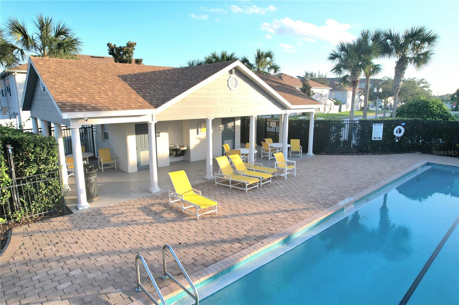 1034 Chalcedony St Property Photo 17