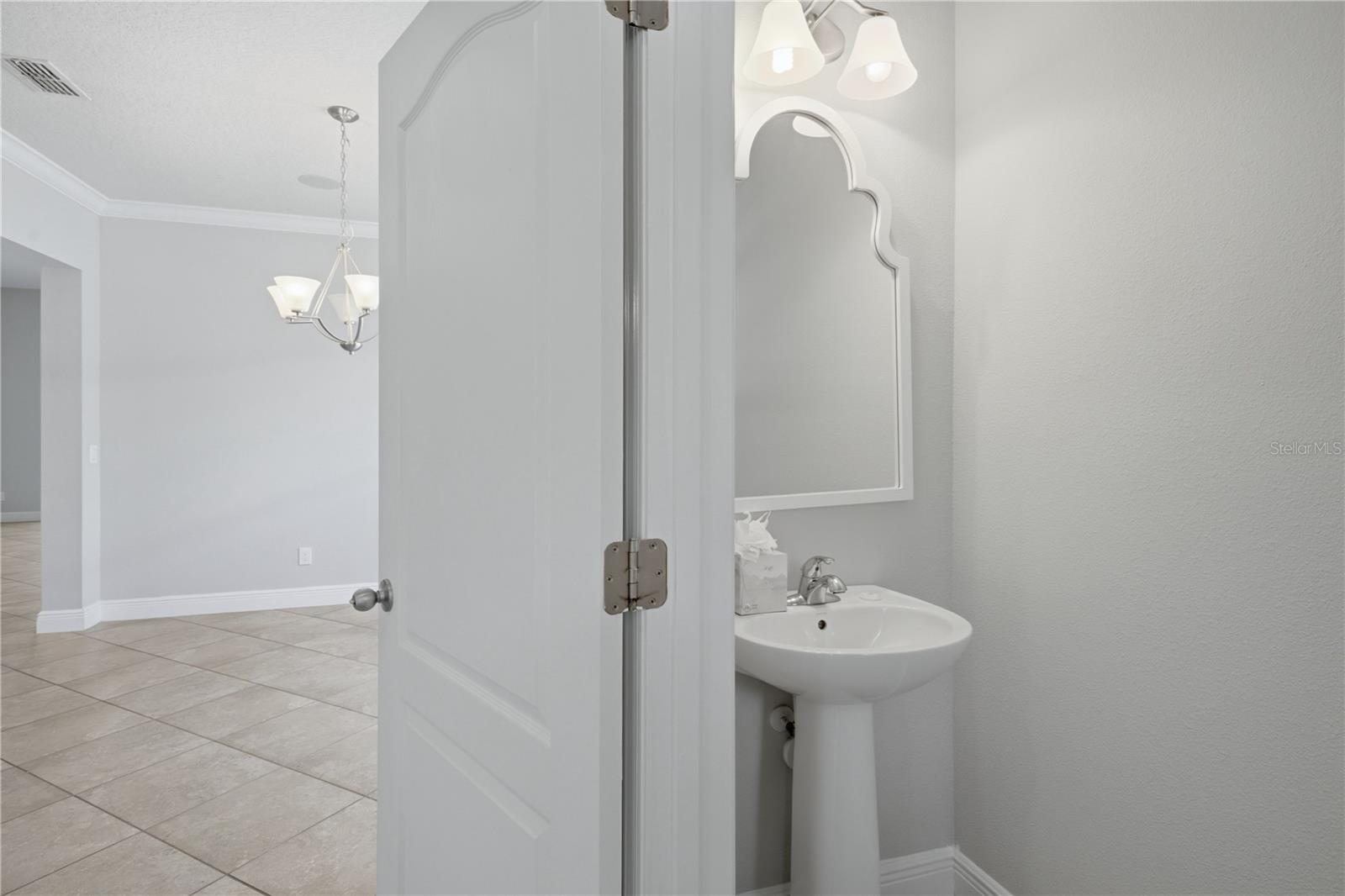 6023 W Town Center Blvd Property Photo 4