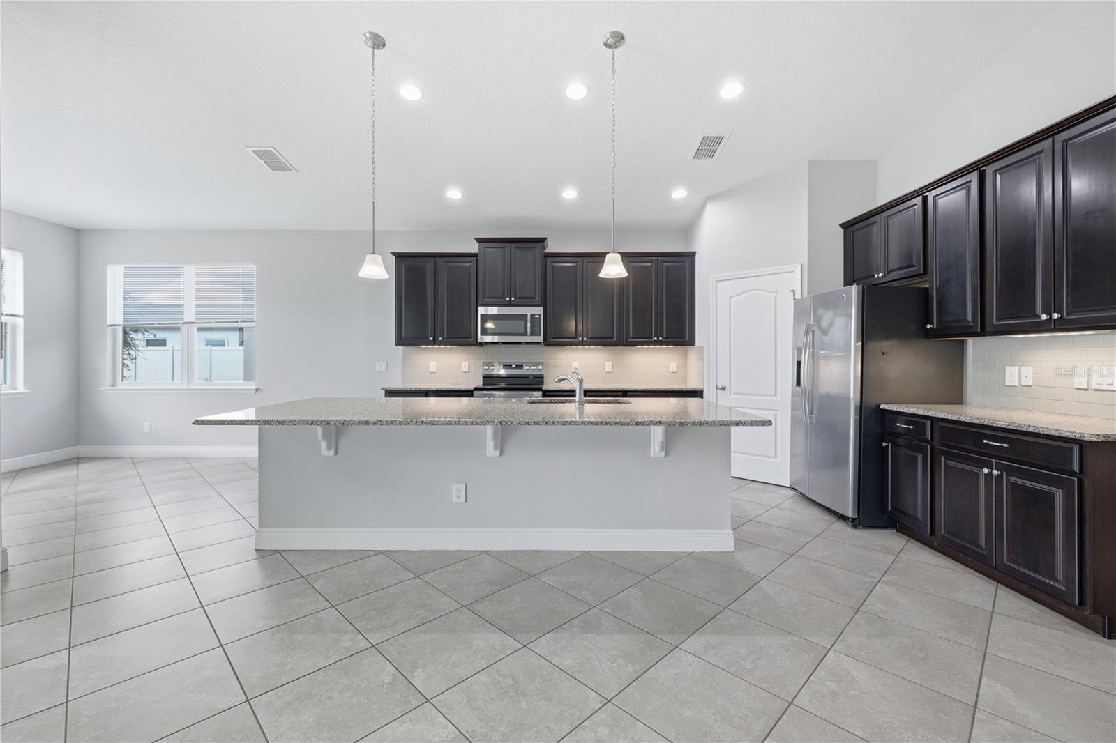 6023 W Town Center Blvd Property Photo 10