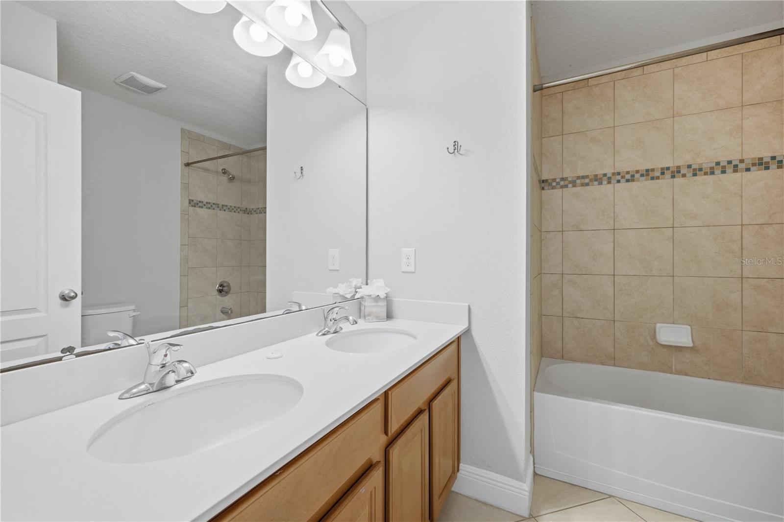 6023 W Town Center Blvd Property Photo 26