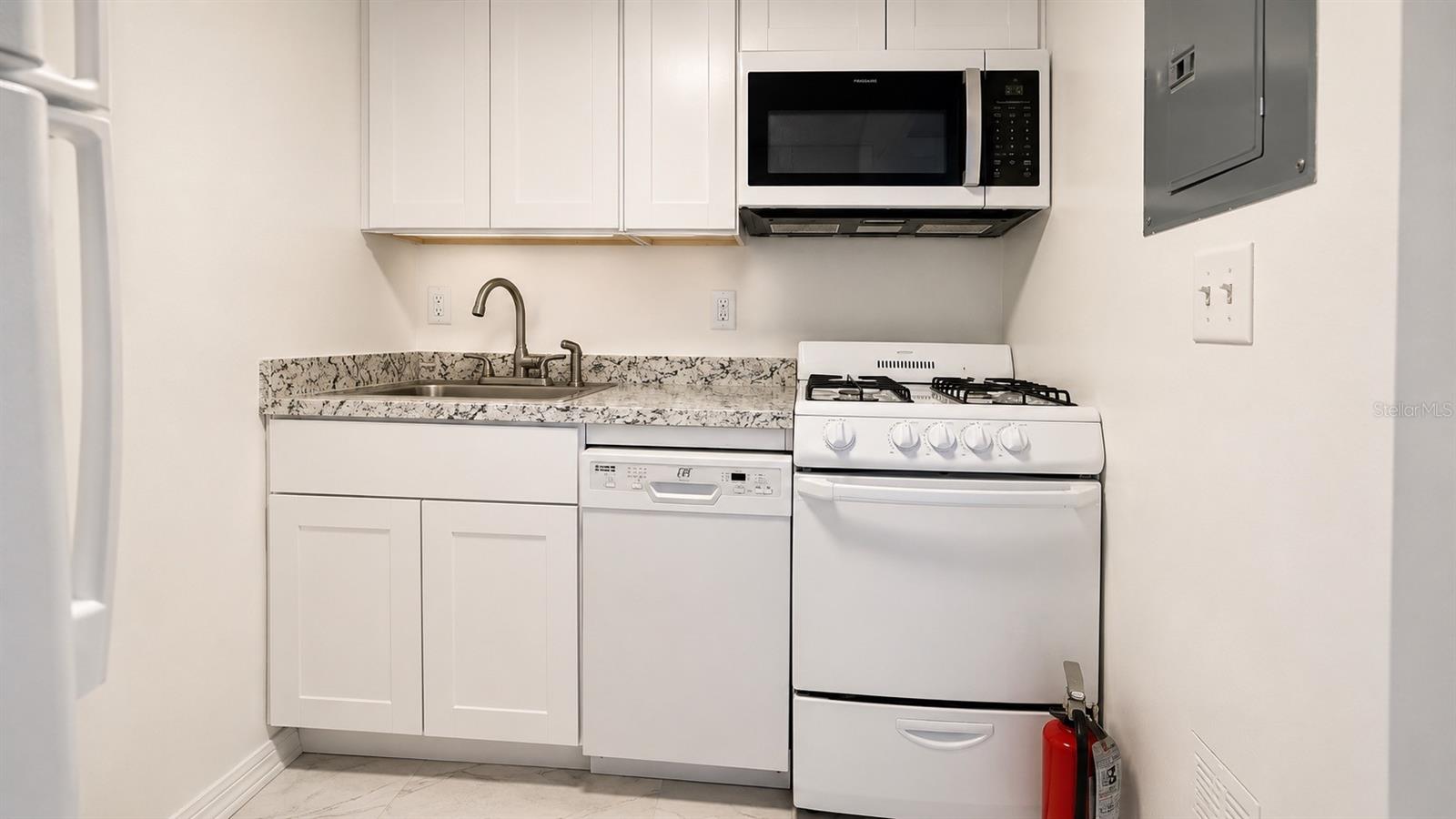 120 Blue Point Way #170 Property Photo 6