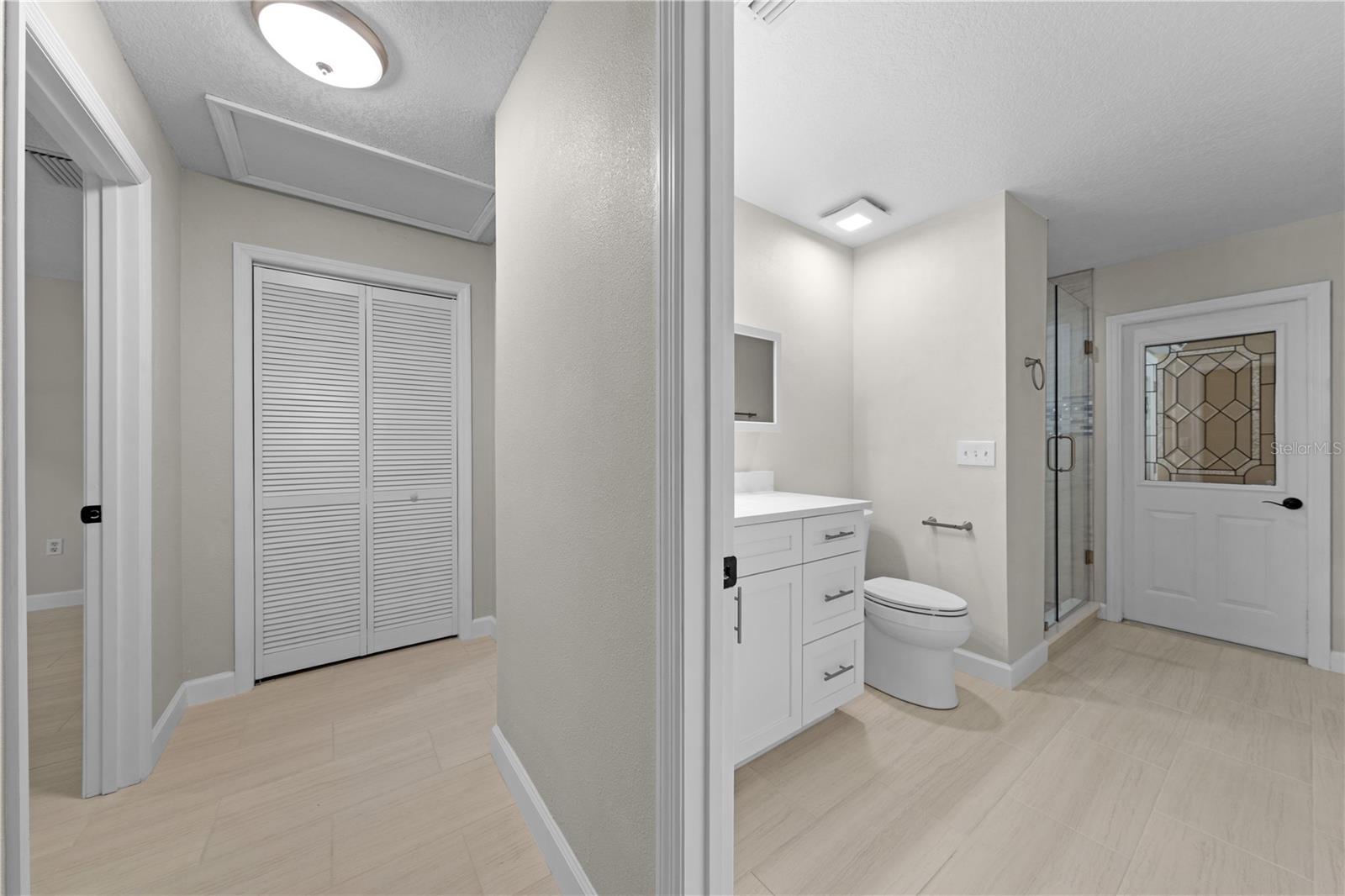 2082 Camelot Blvd Property Photo 25