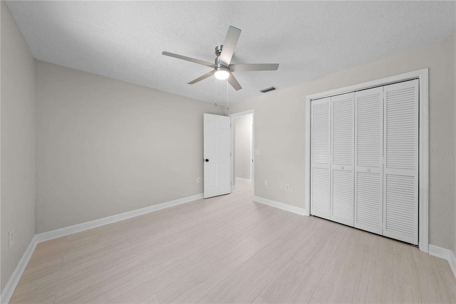2082 Camelot Blvd Property Photo 29