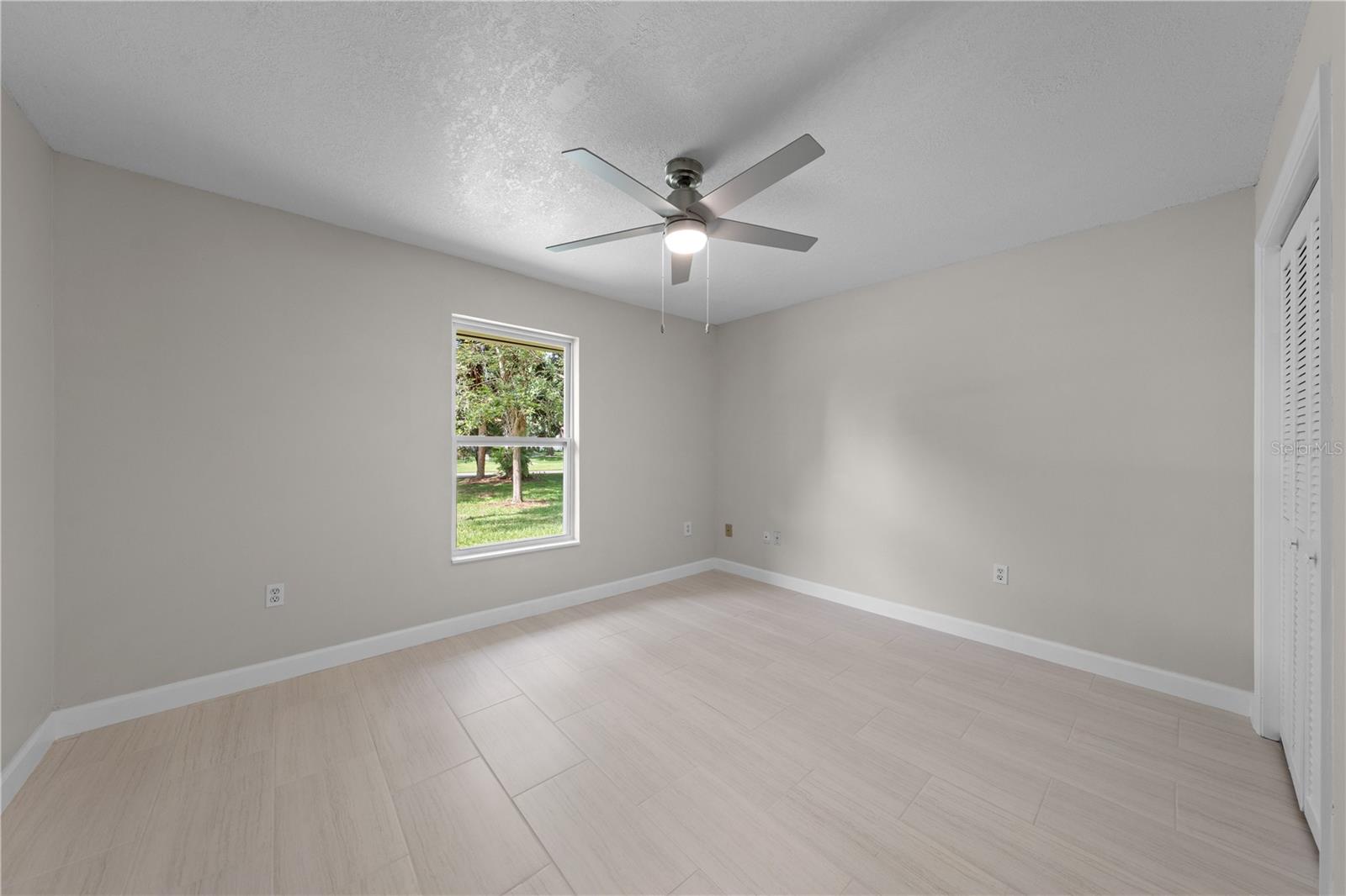 2082 Camelot Blvd Property Photo 30