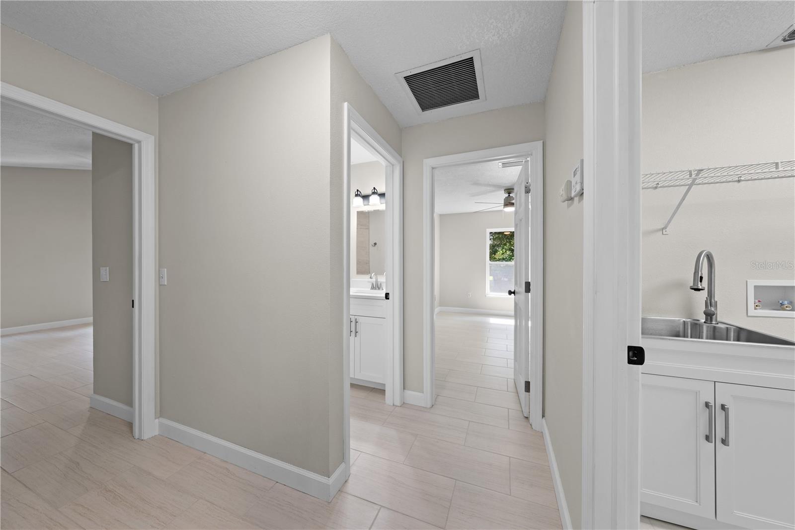 2082 Camelot Blvd Property Photo 34