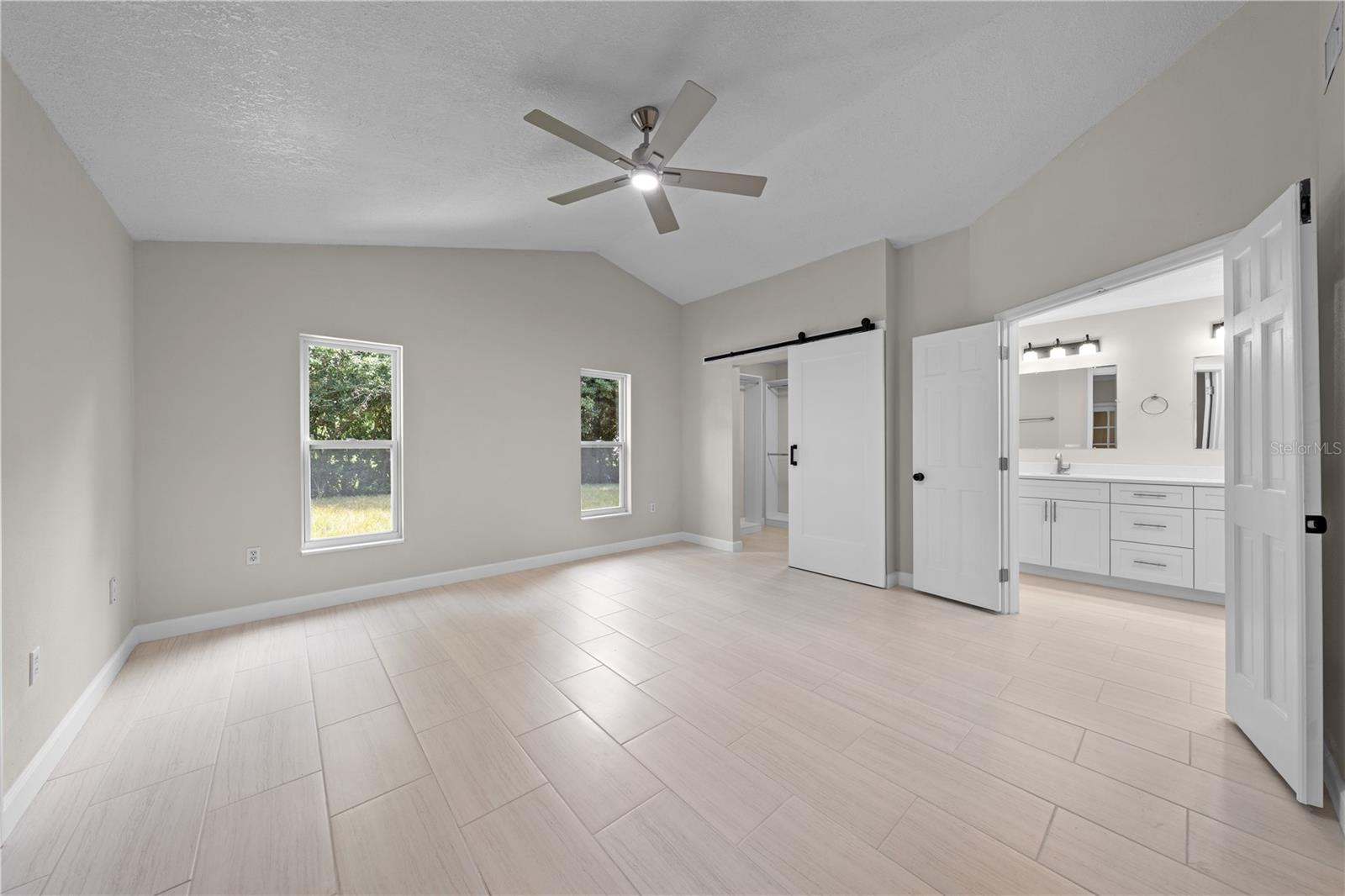 2082 Camelot Blvd Property Photo 39