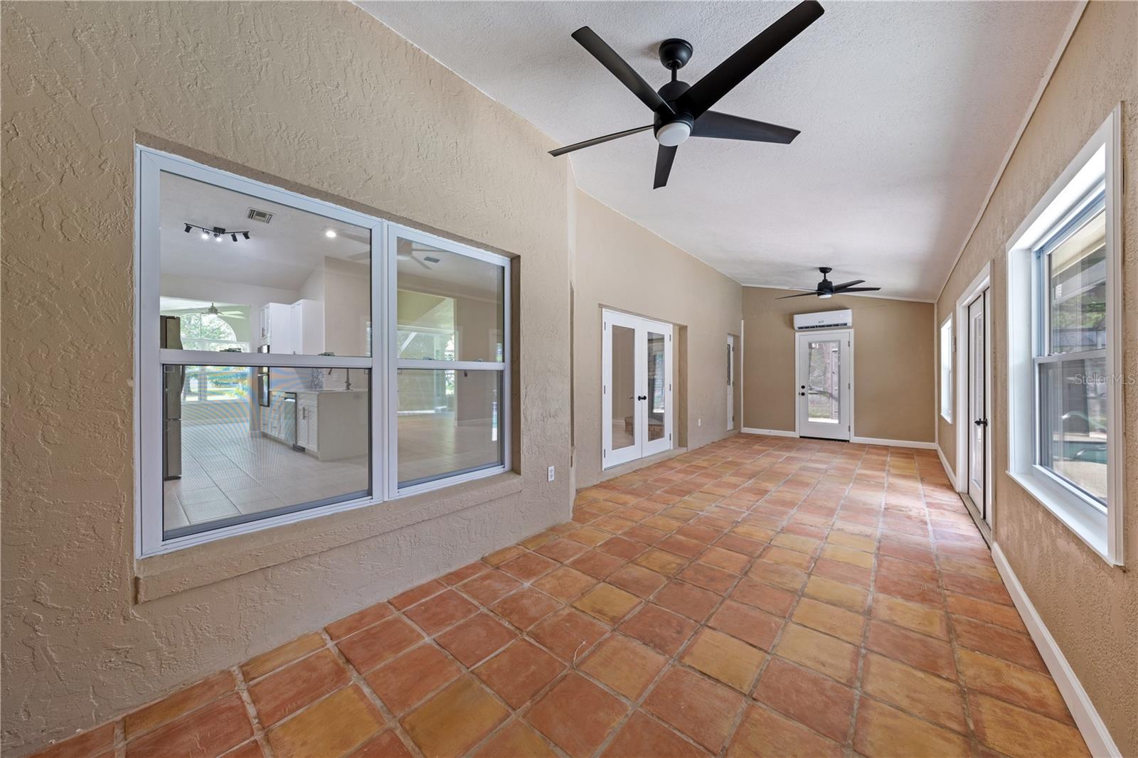 2082 Camelot Blvd Property Photo 47