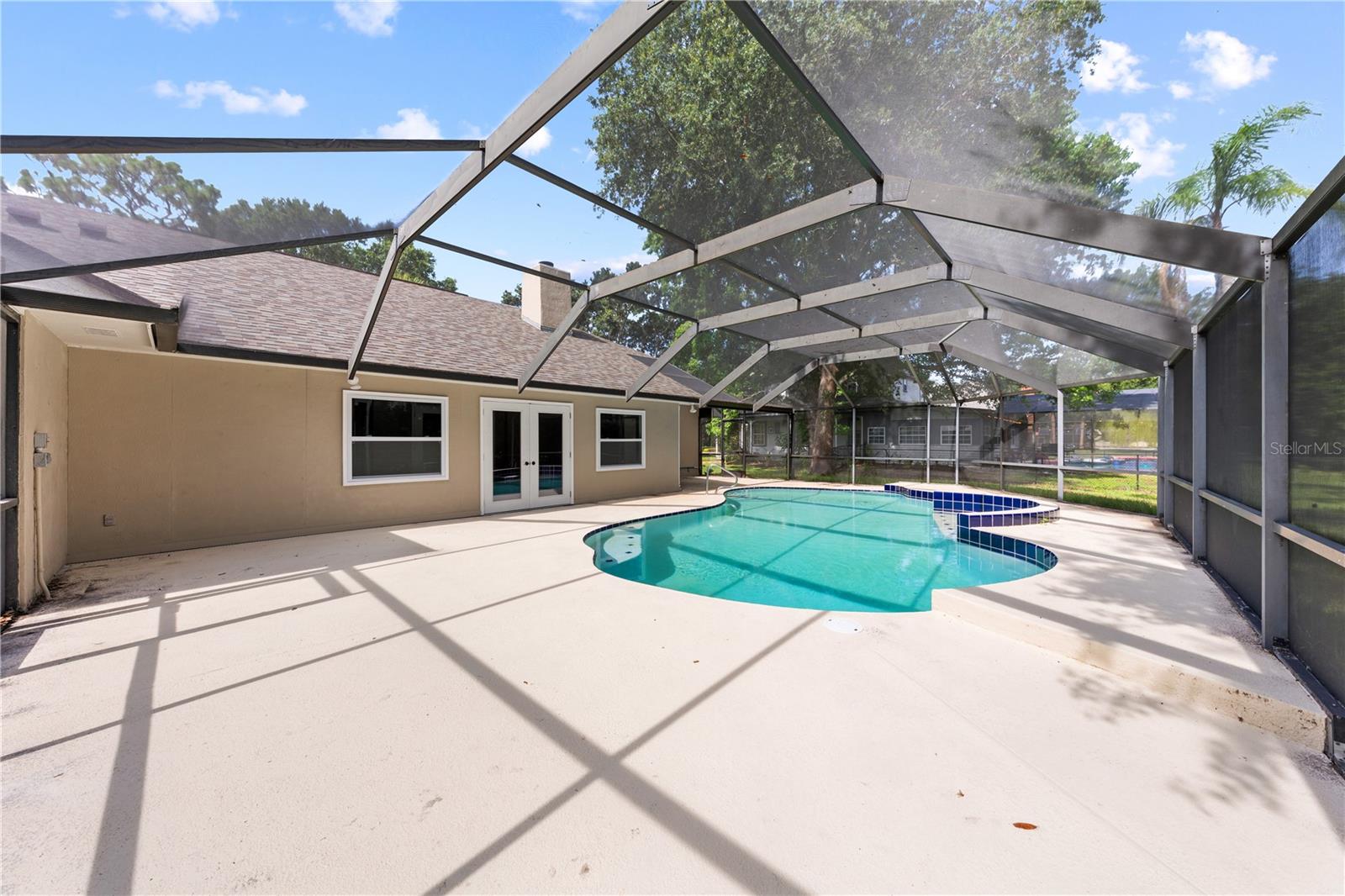 2082 Camelot Blvd Property Photo 50