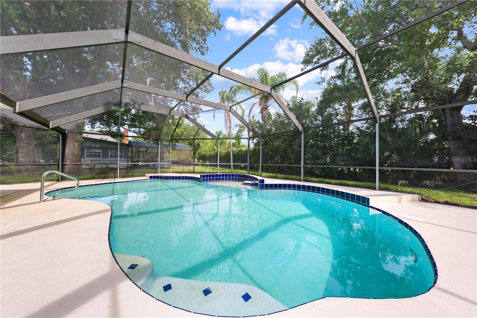 2082 Camelot Blvd Property Photo 54