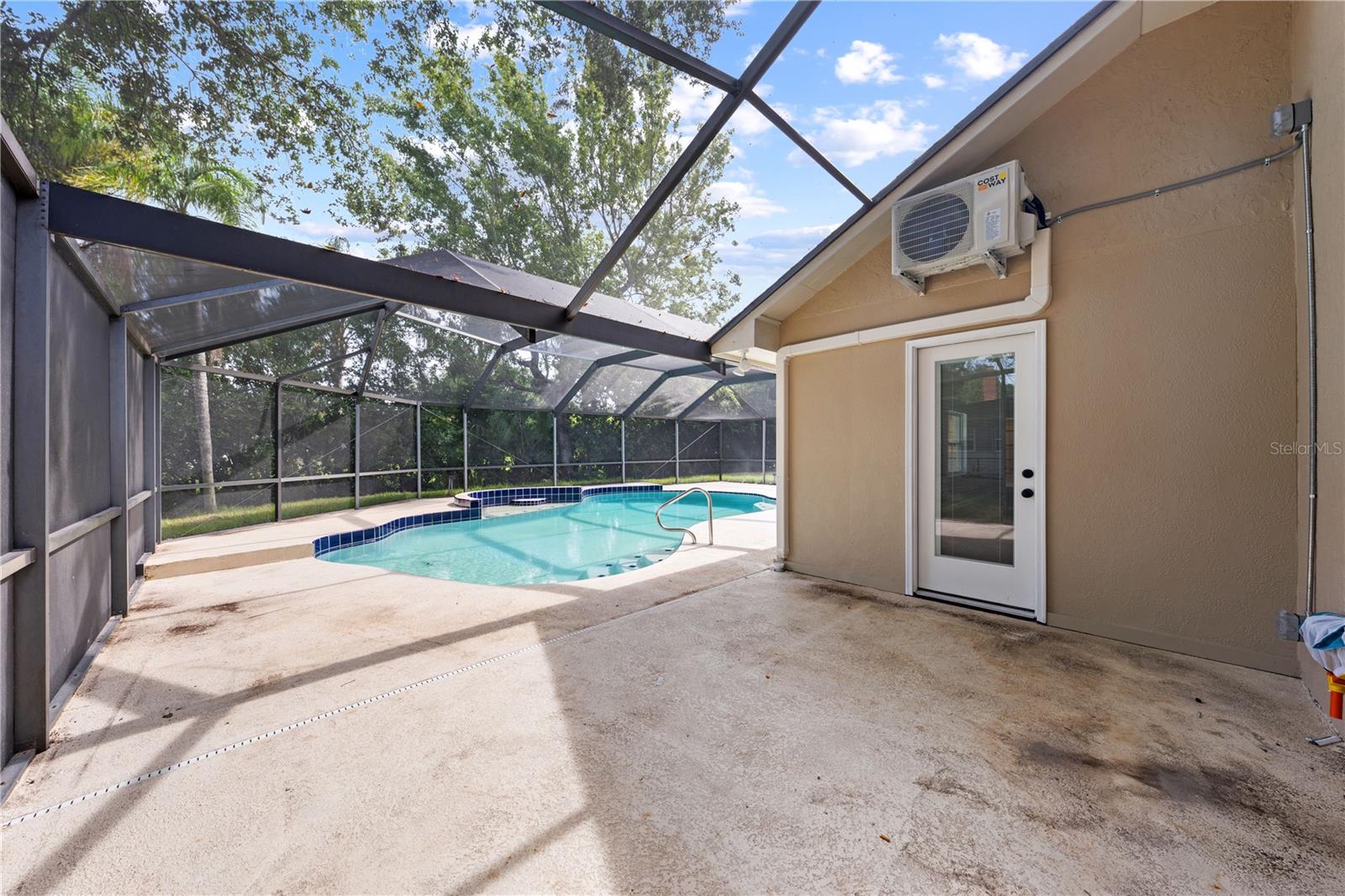 2082 Camelot Blvd Property Photo 55