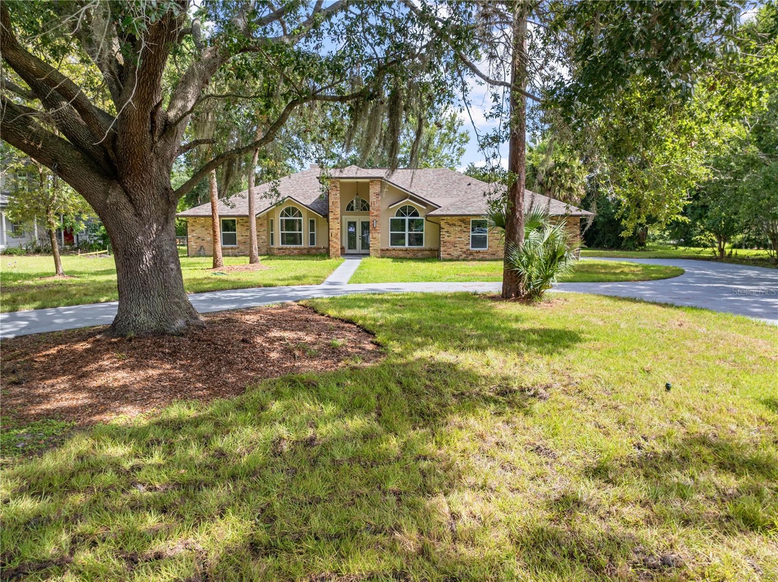 2082 Camelot Blvd Property Photo 69