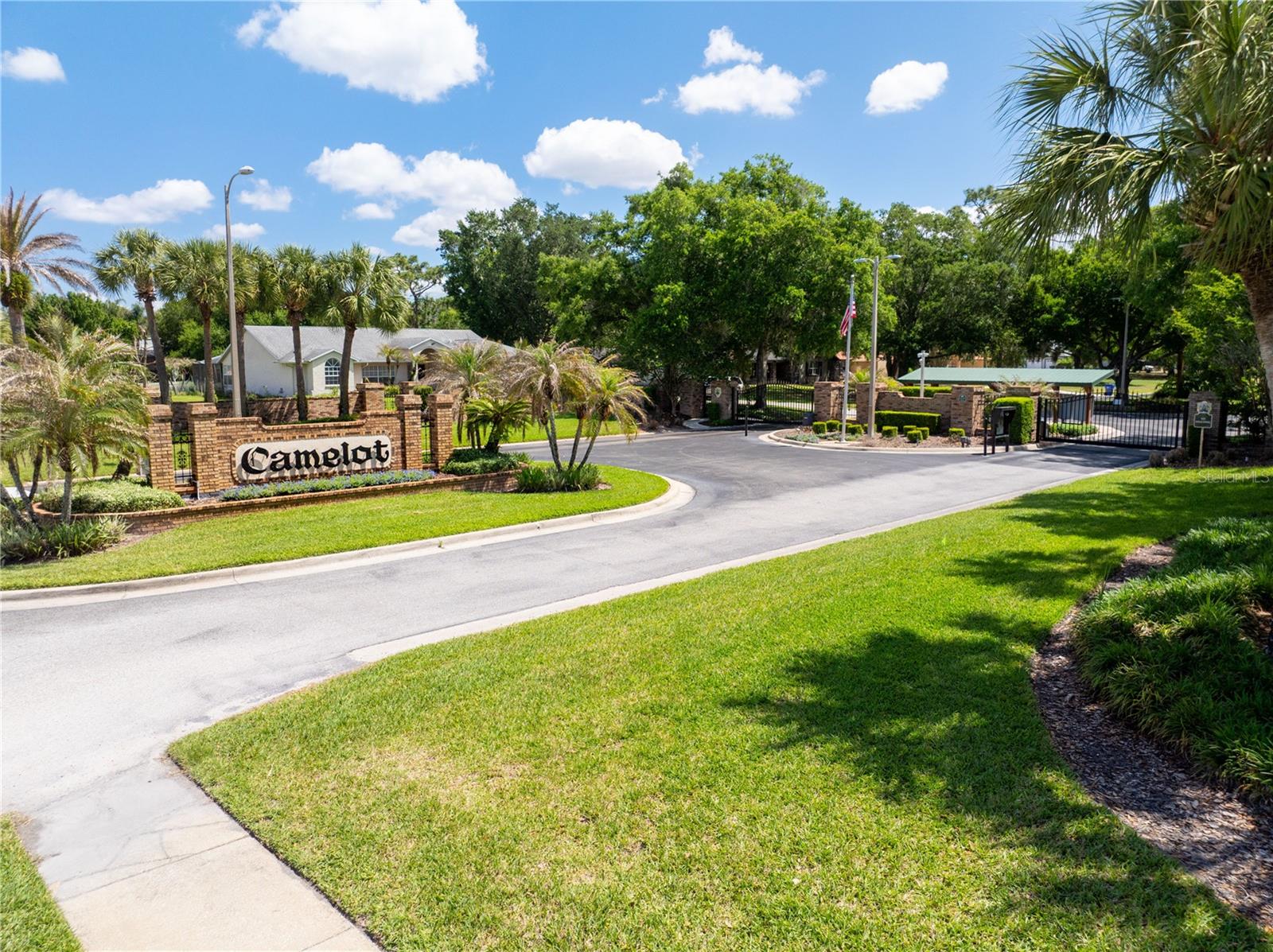 2082 Camelot Blvd Property Photo 85