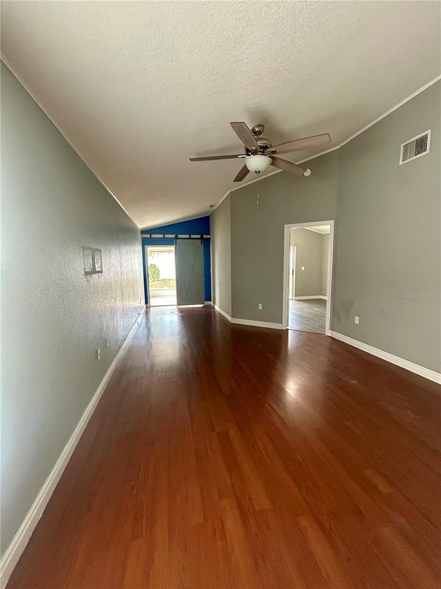 622 Crystals Blvd Property Photo 7