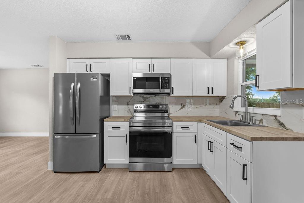 5399 Mustang Way Property Photo 7