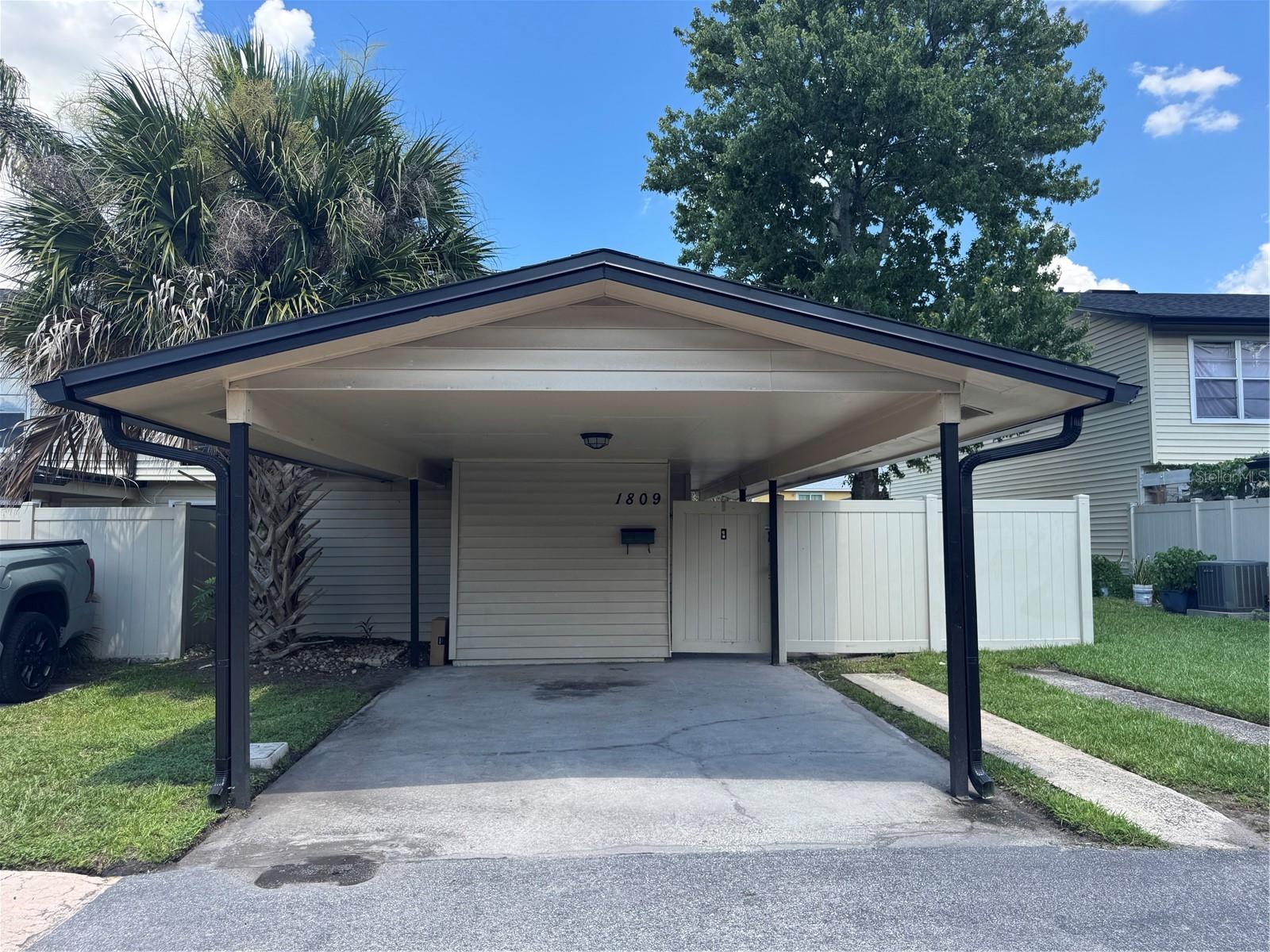 1809 TOWNHALL LN #1809