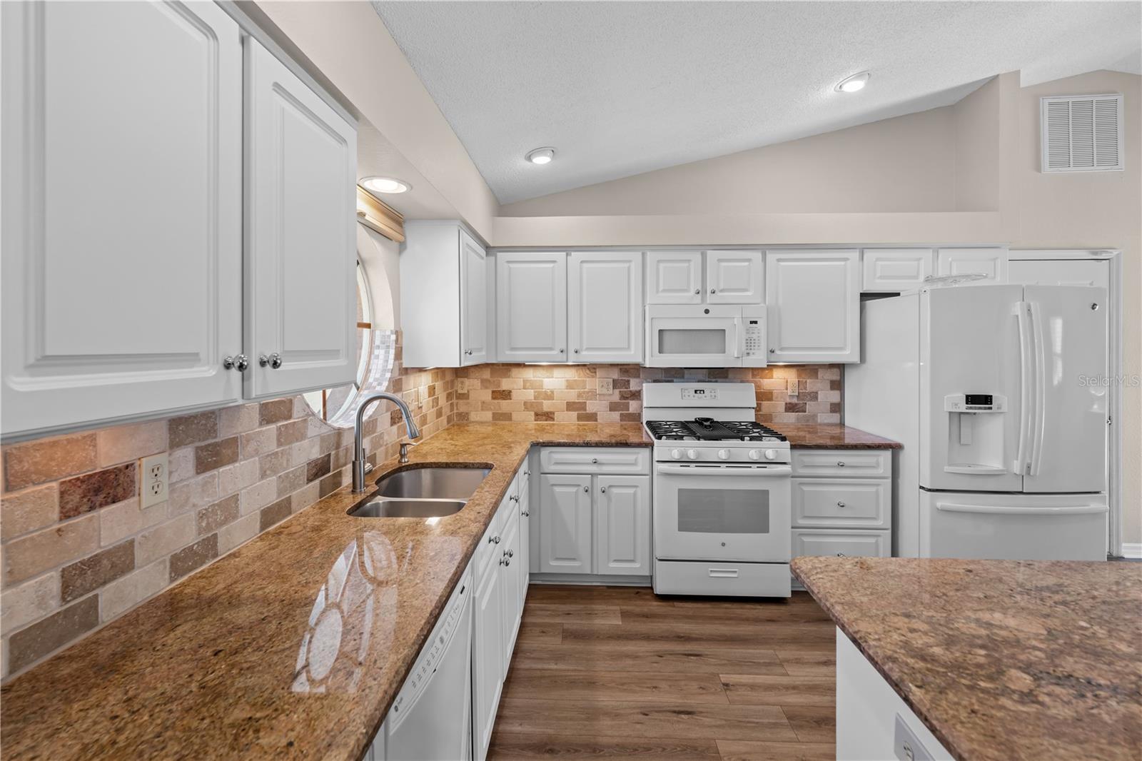 6323 Silver Lakes Dr E Property Photo 10