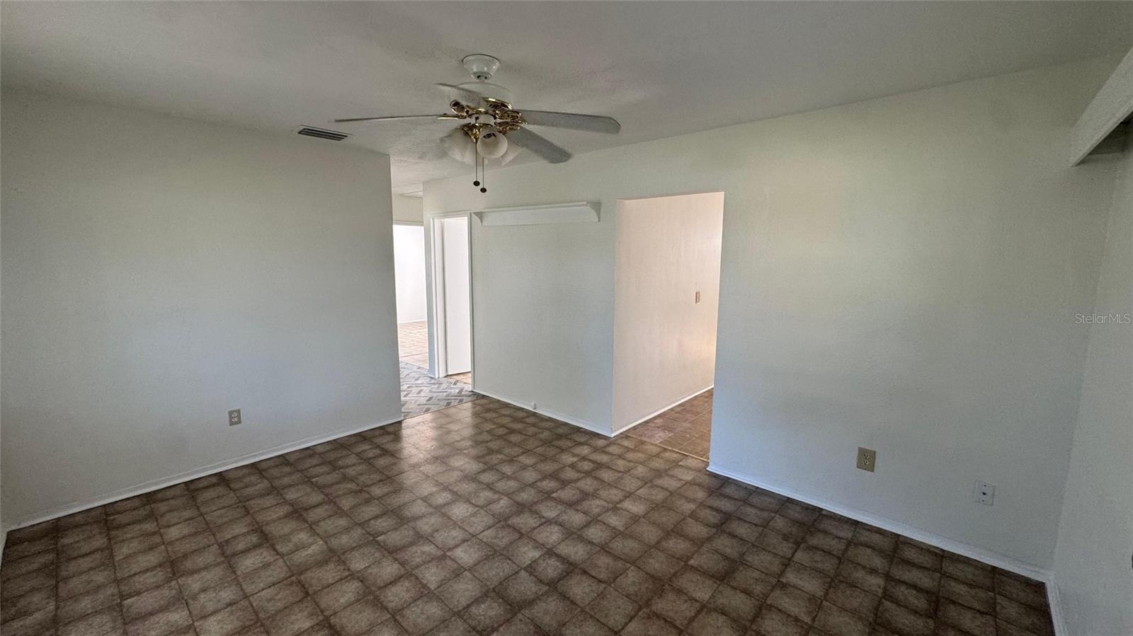 13920 3rd St Property Photo 4