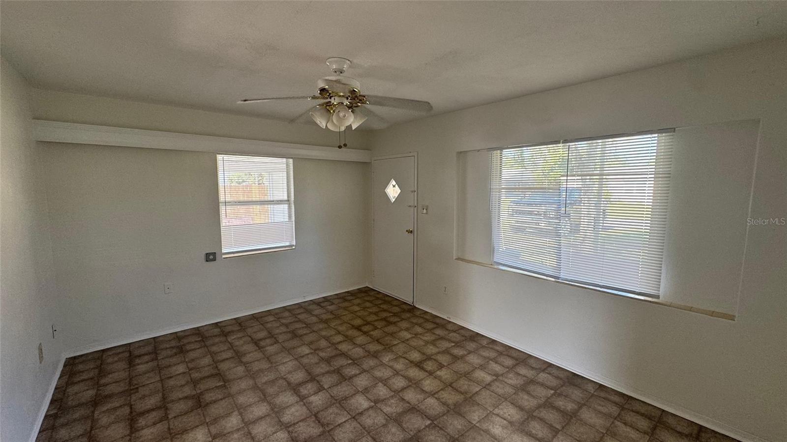 13920 3rd St Property Photo 5
