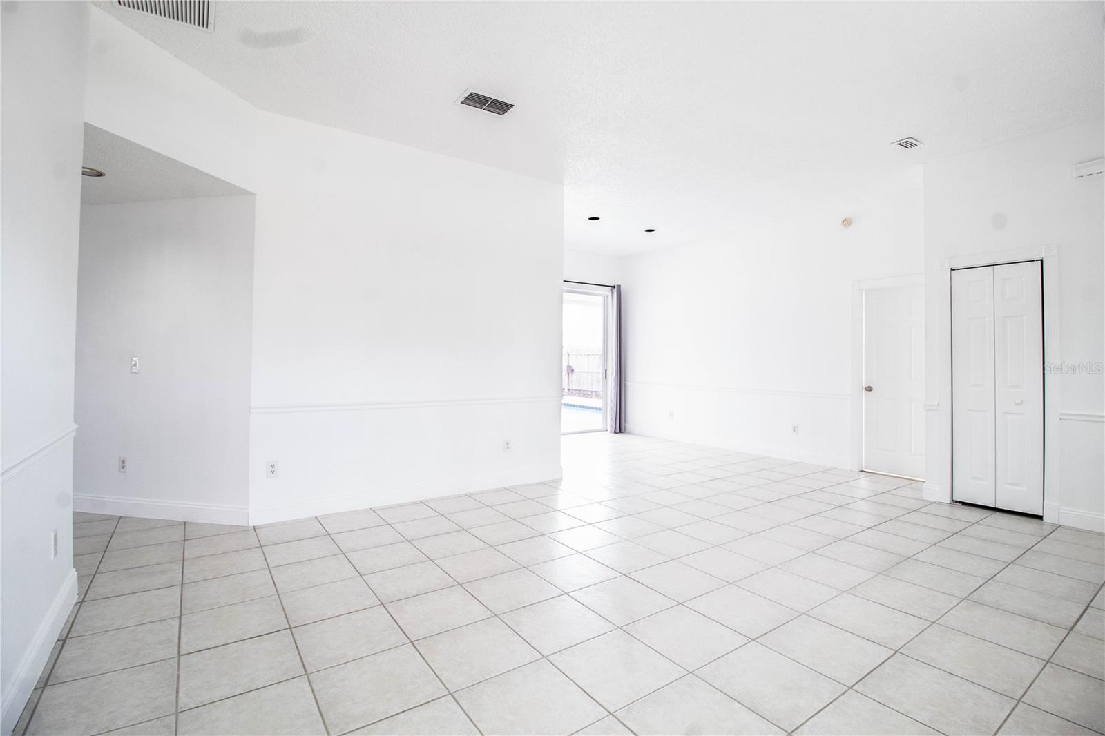 2782 Picadilly Cir Property Photo 3