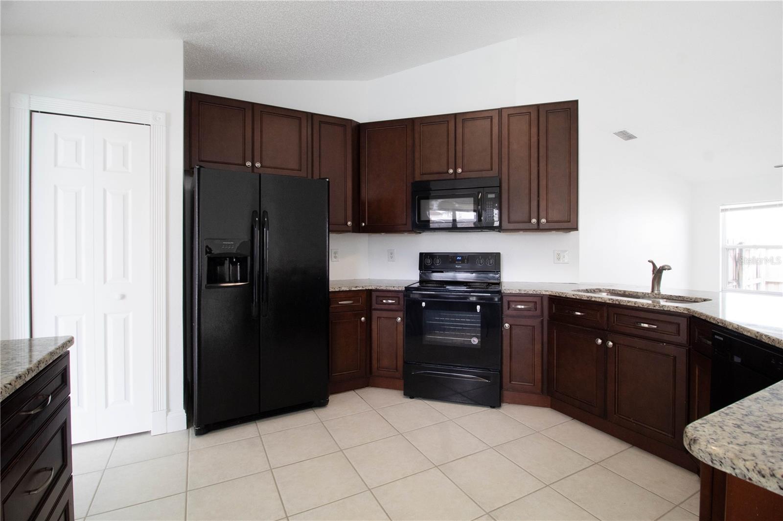 2782 Picadilly Cir Property Photo 8