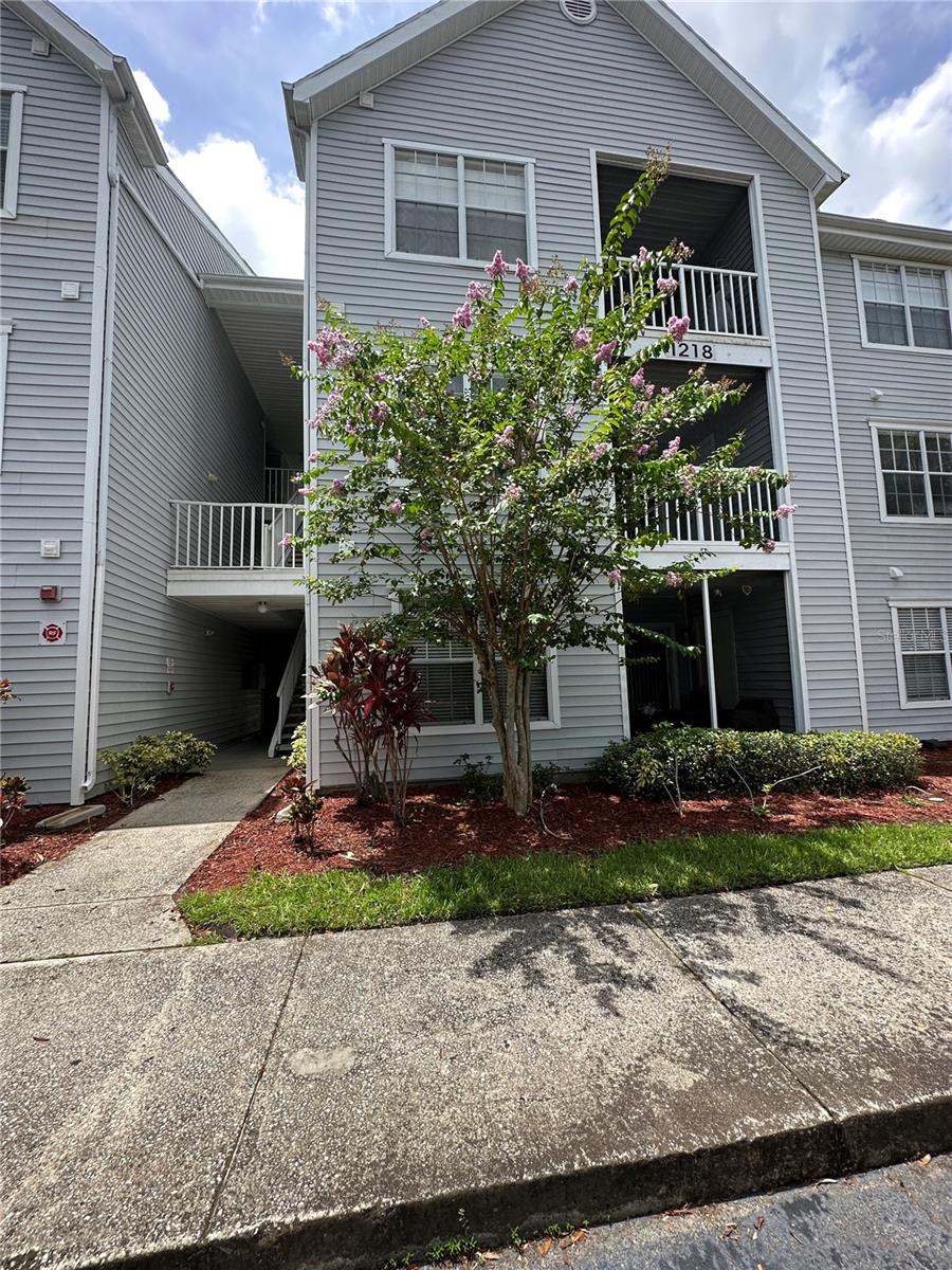 1218 BERMUDA LAKES LN #203 Property Photo 1