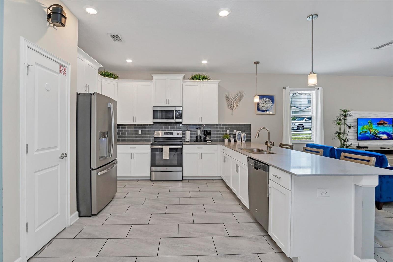 1598 Sandbagger Property Photo 6