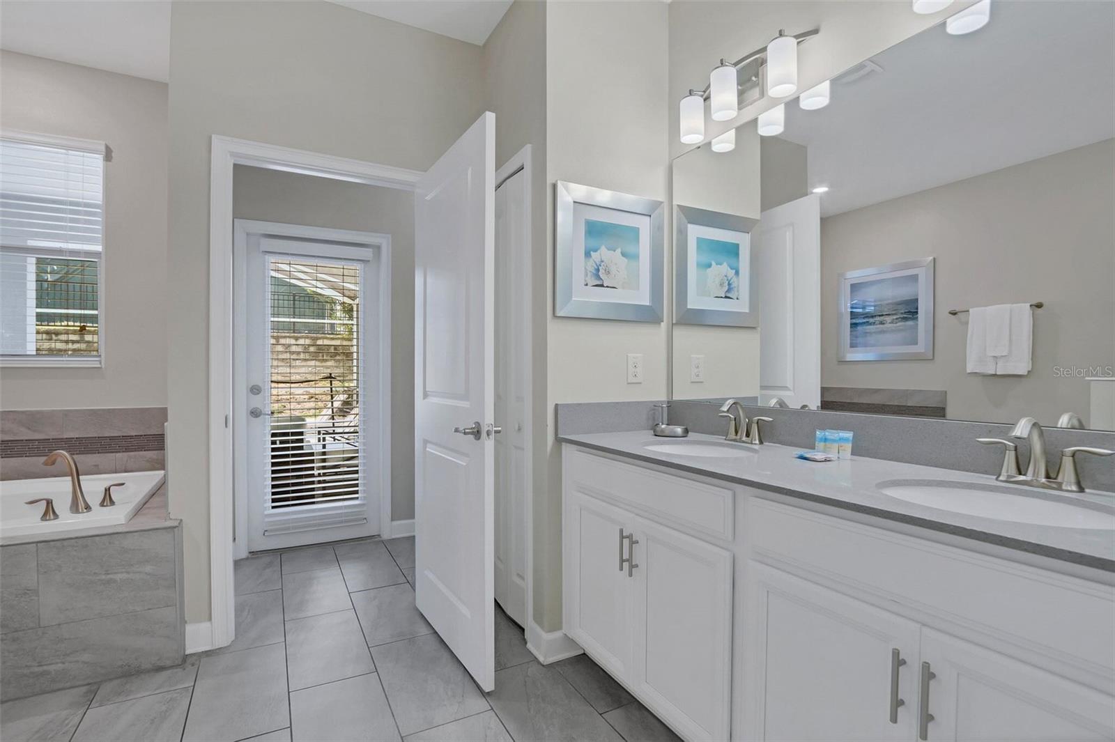 1598 Sandbagger Property Photo 12