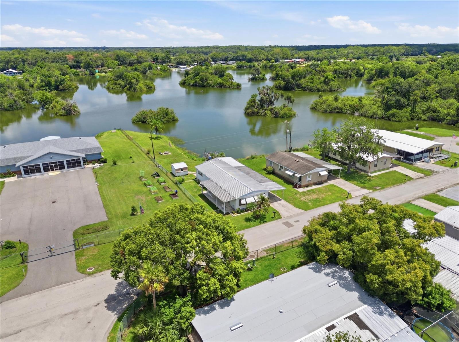 3586 Lazy Lake Dr N Property Photo 5