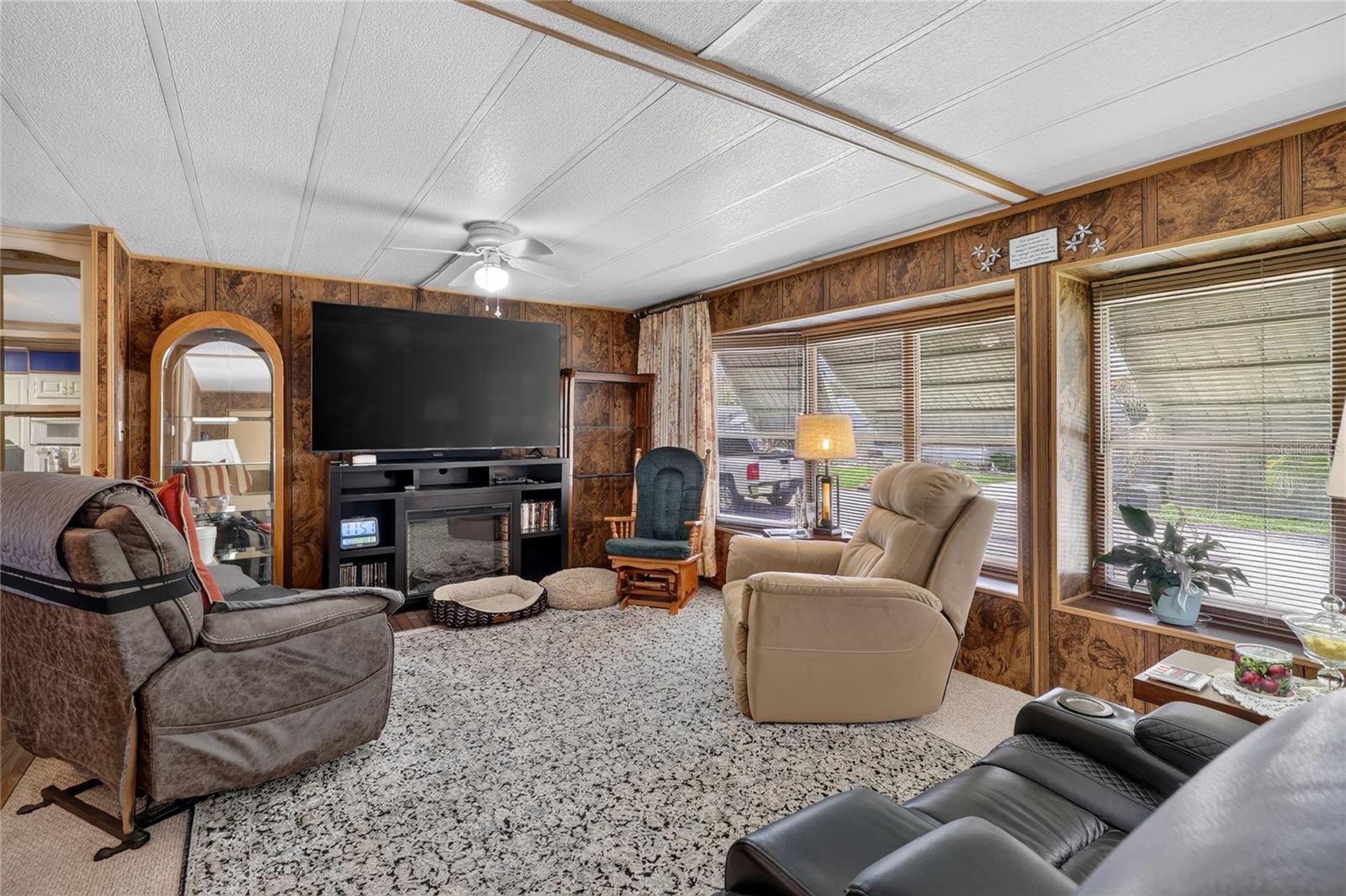 3586 Lazy Lake Dr N Property Photo 12