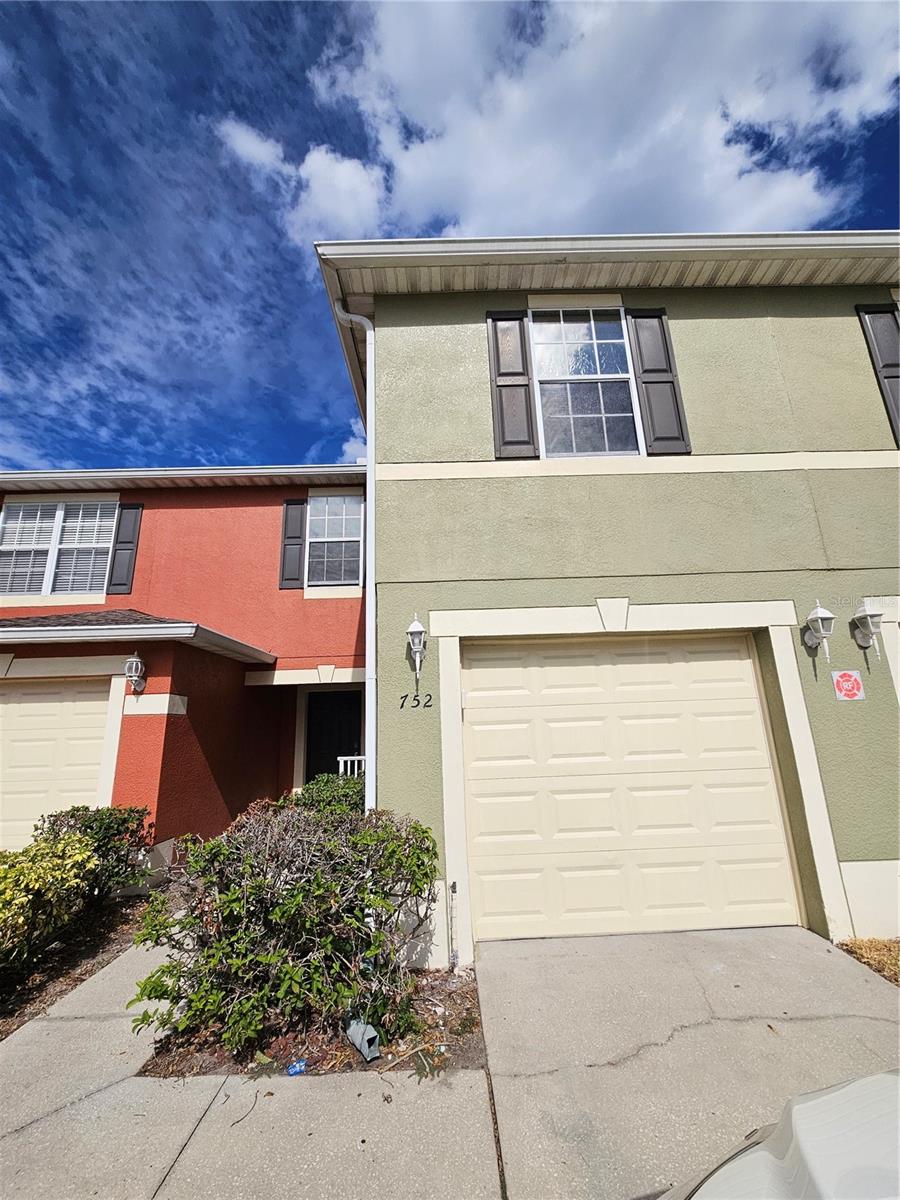 752 Cresting Oak Cir #64 Property Photo 1