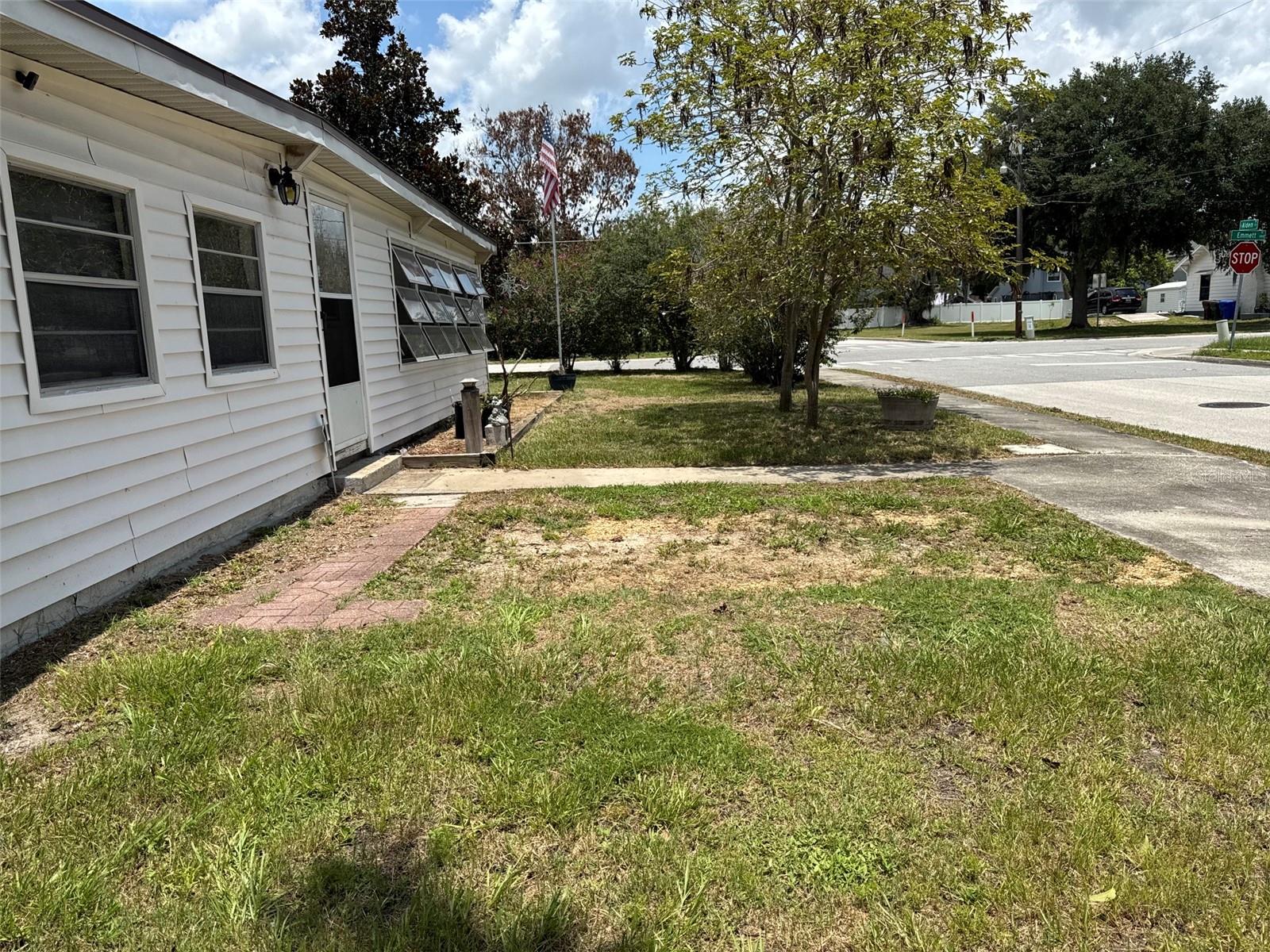 1404 Emmett St Property Photo 5