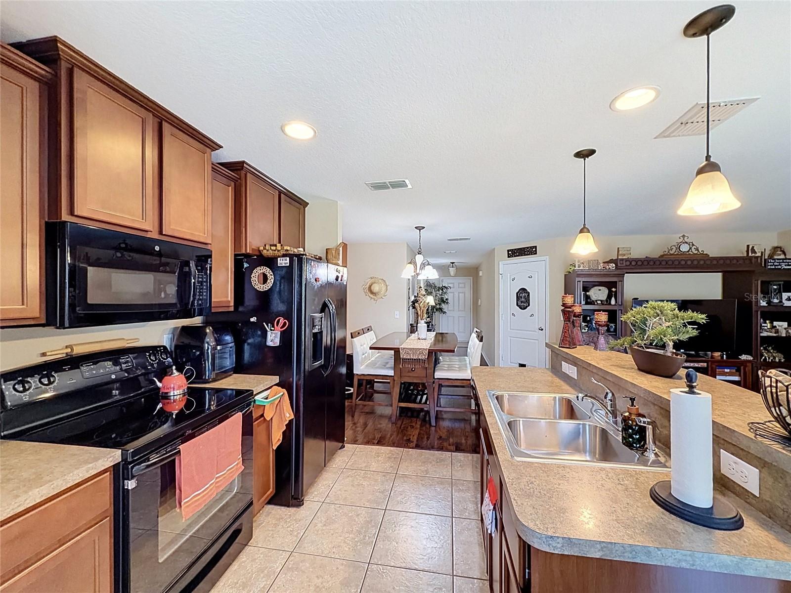6420 Windsor Lake Cir Property Photo 2