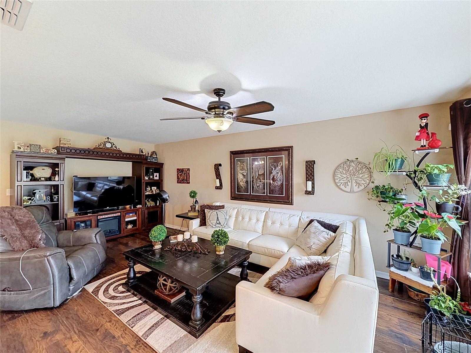 6420 Windsor Lake Cir Property Photo 3
